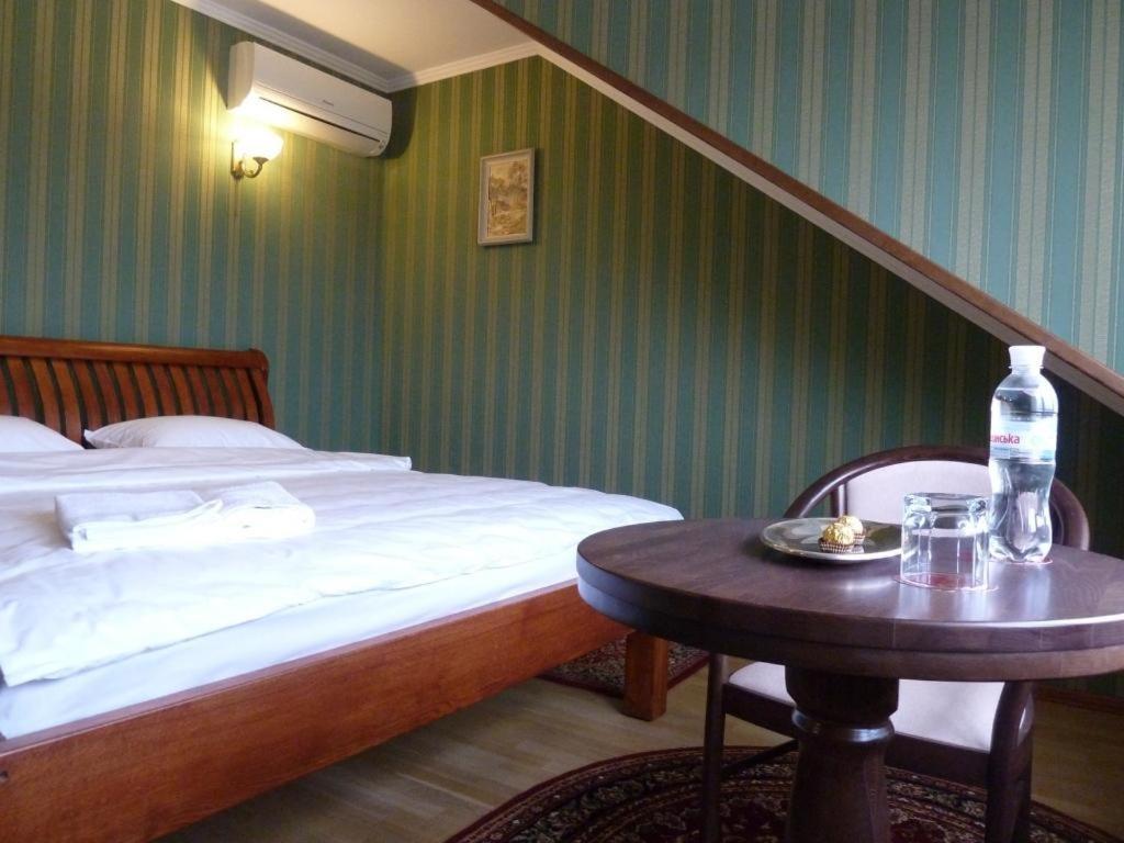 Maetok Country Club Hotel Petrove Ngoại thất bức ảnh